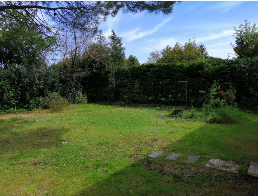 Emplacement De Toile De Tente Dans Jardin Hotel Cugand Exterior foto